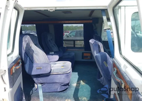 1988 Chevrolet G20 из США, поврежденный, VIN 2GCEG25K4J4112747